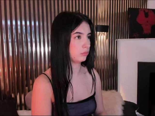 Discover our girls online shows and discover the company of countless livestreamers, with stunning shapes, sex toys and more.