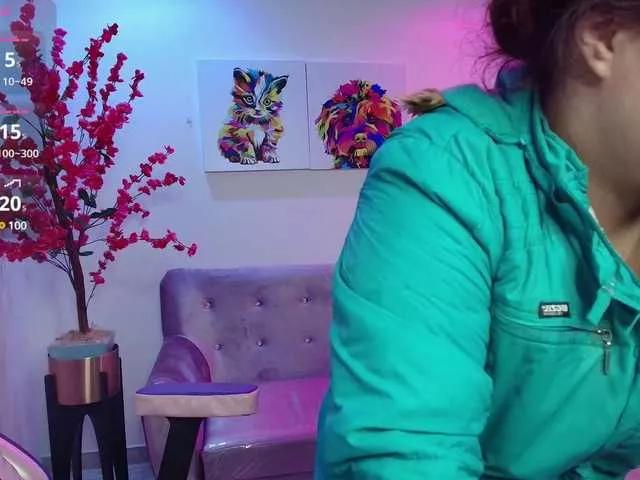 Discover our girls online shows and discover the company of countless livestreamers, with stunning shapes, sex toys and more.