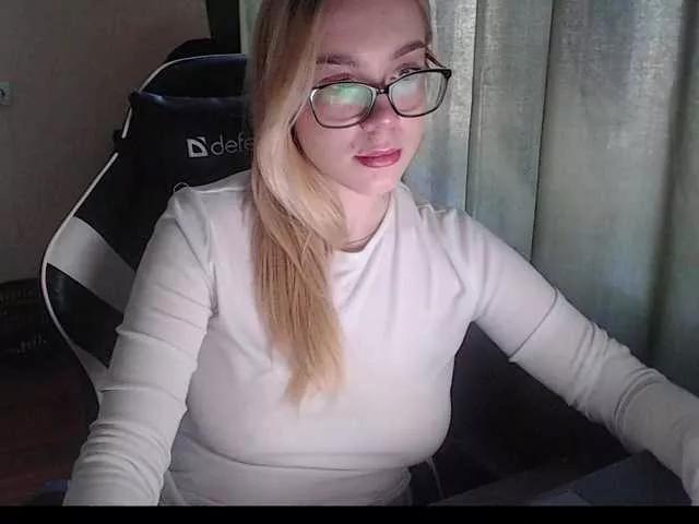 maksisisia from BongaCams is Freechat