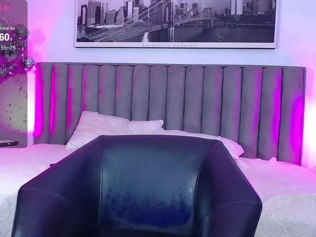 Discover our girls online shows and discover the company of countless livestreamers, with stunning shapes, sex toys and more.