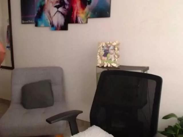 Mara- from BongaCams is Freechat