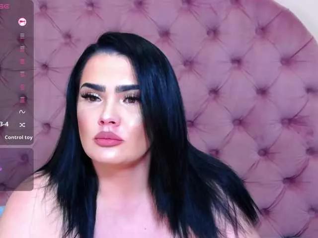 Discover our girls online shows and discover the company of countless livestreamers, with stunning shapes, sex toys and more.