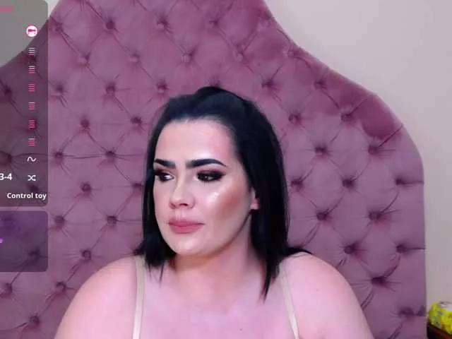Discover our girls online shows and discover the company of countless livestreamers, with stunning shapes, sex toys and more.