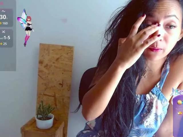 Discover our girls online shows and discover the company of countless livestreamers, with stunning shapes, sex toys and more.