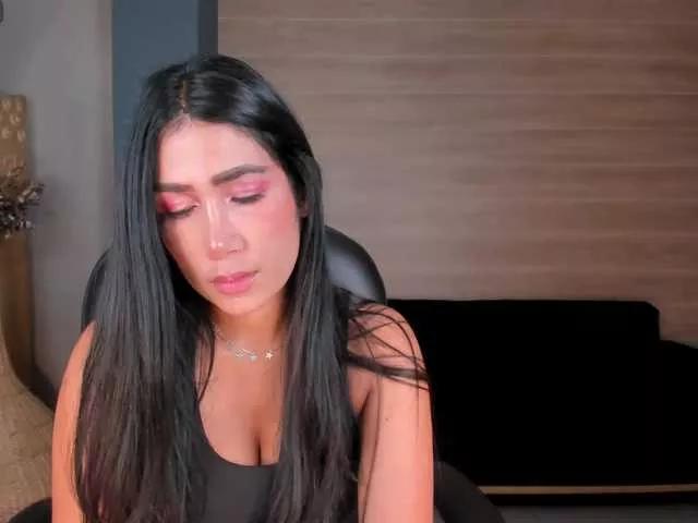 Discover our girls online shows and discover the company of countless livestreamers, with stunning shapes, sex toys and more.