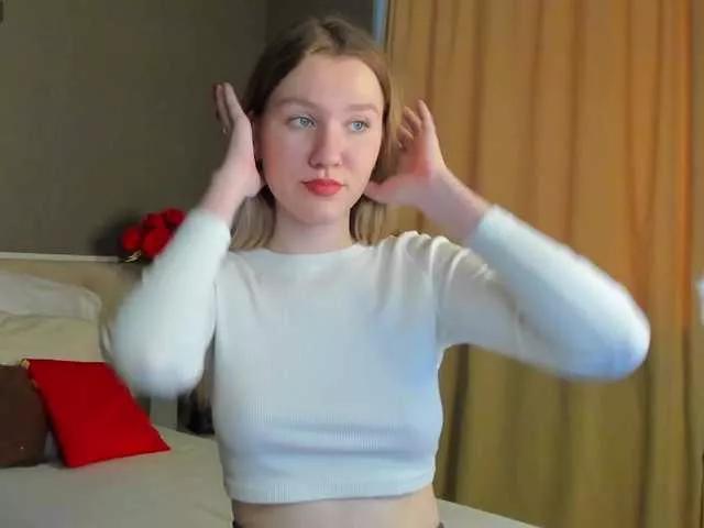 Discover our girls online shows and discover the company of countless livestreamers, with stunning shapes, sex toys and more.