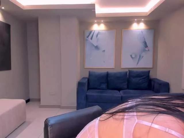 Discover our girls online shows and discover the company of countless livestreamers, with stunning shapes, sex toys and more.