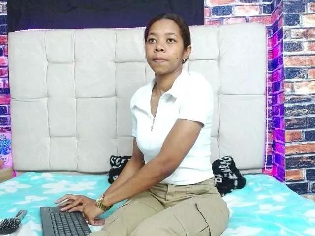 marilunabrown303av from BongaCams is Freechat