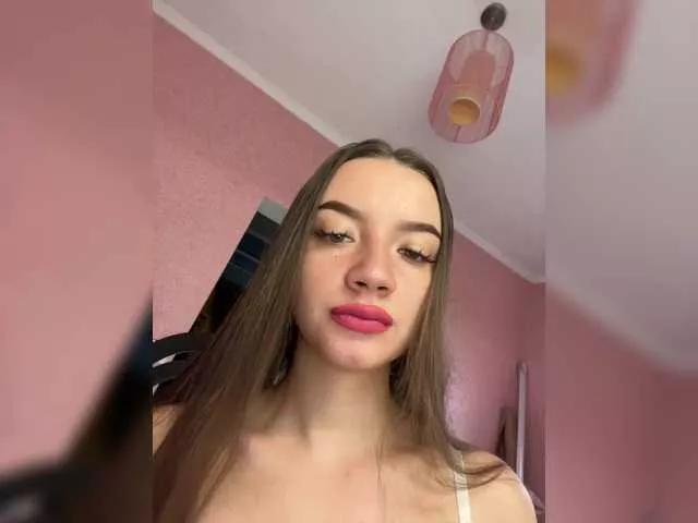 Discover our girls online shows and discover the company of countless livestreamers, with stunning shapes, sex toys and more.