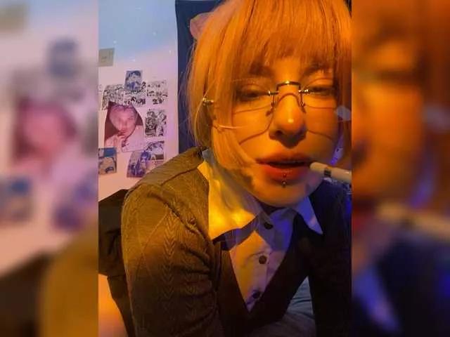 Discover our girls online shows and discover the company of countless livestreamers, with stunning shapes, sex toys and more.
