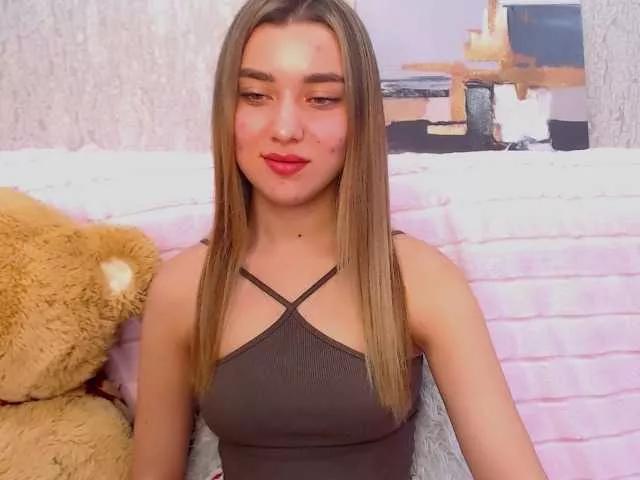 Discover our girls online shows and discover the company of countless livestreamers, with stunning shapes, sex toys and more.