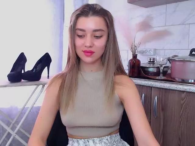 Discover our girls online shows and discover the company of countless livestreamers, with stunning shapes, sex toys and more.