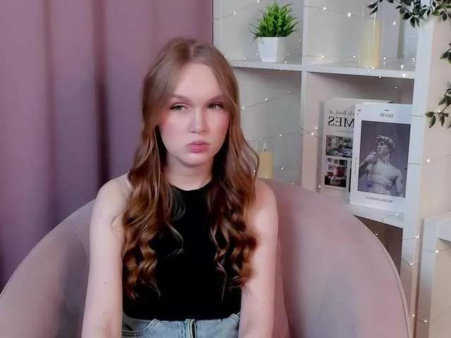 Discover our girls online shows and discover the company of countless livestreamers, with stunning shapes, sex toys and more.