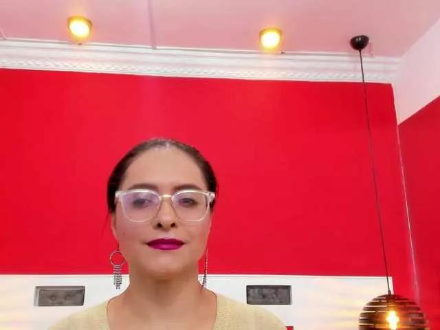 Discover our girls online shows and discover the company of countless livestreamers, with stunning shapes, sex toys and more.