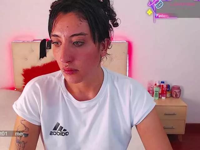 Discover our girls online shows and discover the company of countless livestreamers, with stunning shapes, sex toys and more.