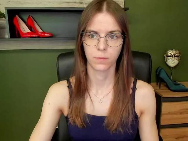 Discover our girls online shows and discover the company of countless livestreamers, with stunning shapes, sex toys and more.