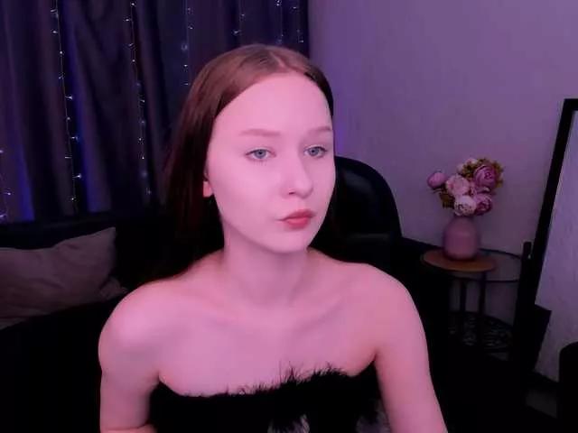 Discover our girls online shows and discover the company of countless livestreamers, with stunning shapes, sex toys and more.
