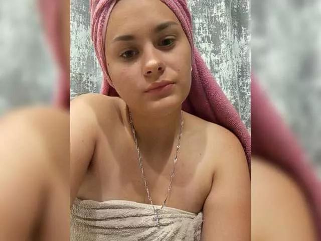 Discover our girls online shows and discover the company of countless livestreamers, with stunning shapes, sex toys and more.