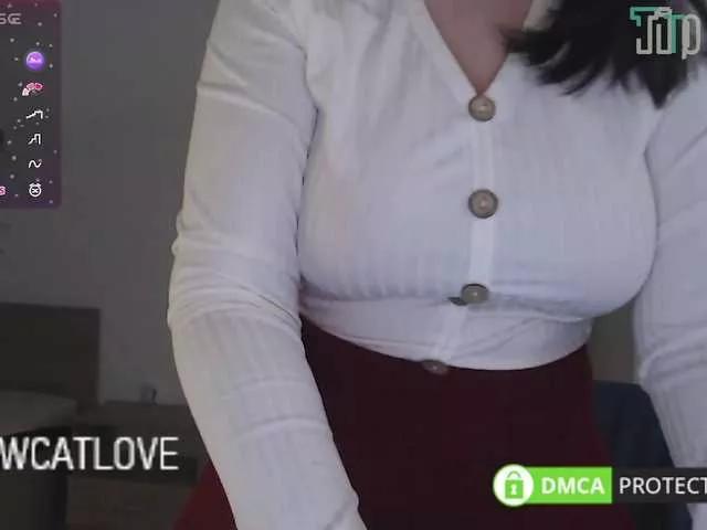 Discover our girls online shows and discover the company of countless livestreamers, with stunning shapes, sex toys and more.