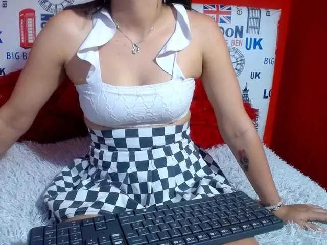 Discover our girls online shows and discover the company of countless livestreamers, with stunning shapes, sex toys and more.
