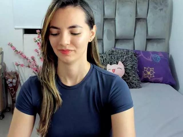 Discover our girls online shows and discover the company of countless livestreamers, with stunning shapes, sex toys and more.