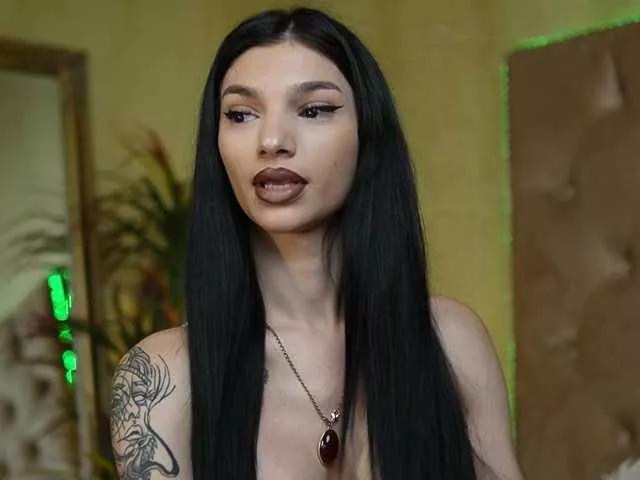 Discover our girls online shows and discover the company of countless livestreamers, with stunning shapes, sex toys and more.