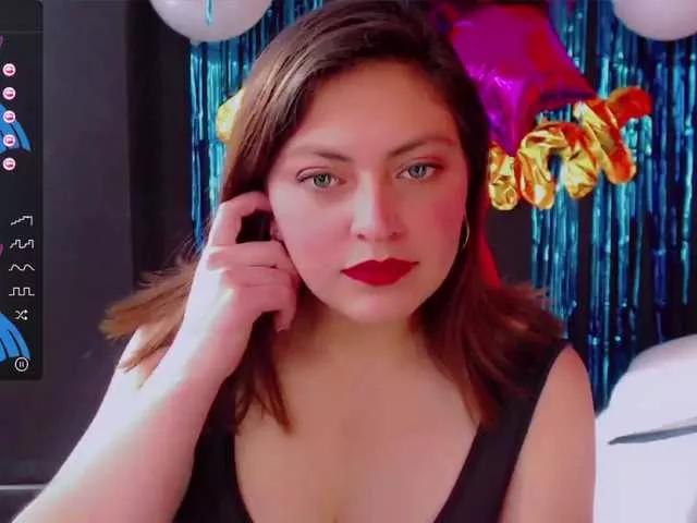 Discover our girls online shows and discover the company of countless livestreamers, with stunning shapes, sex toys and more.