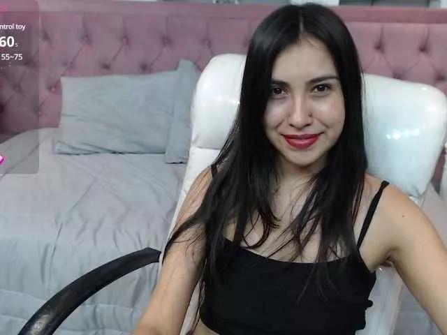 Discover our girls online shows and discover the company of countless livestreamers, with stunning shapes, sex toys and more.