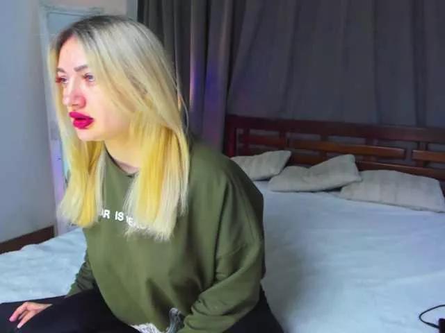 MikkiShows from BongaCams