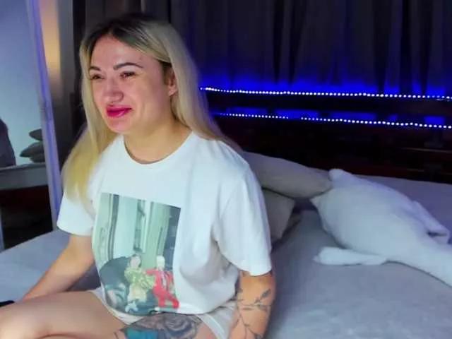 MikkiShows from BongaCams