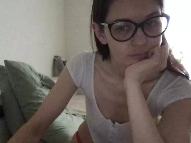 Discover our girls online shows and discover the company of countless livestreamers, with stunning shapes, sex toys and more.