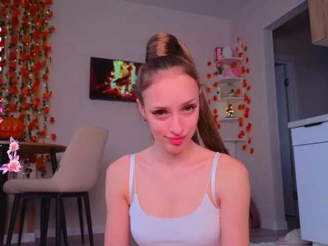 Discover our girls online shows and discover the company of countless livestreamers, with stunning shapes, sex toys and more.