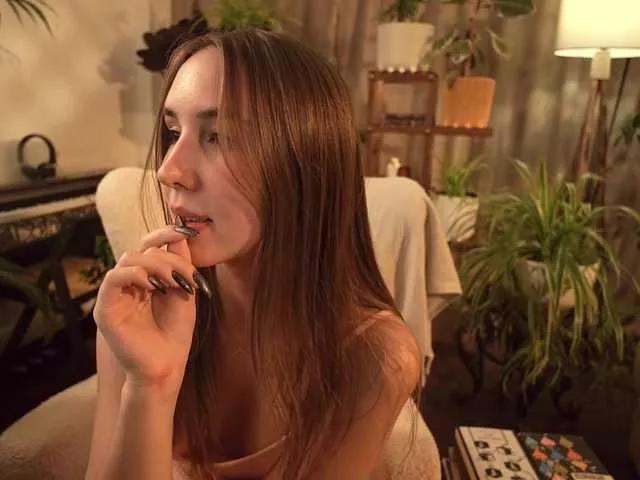 Discover our girls online shows and discover the company of countless livestreamers, with stunning shapes, sex toys and more.
