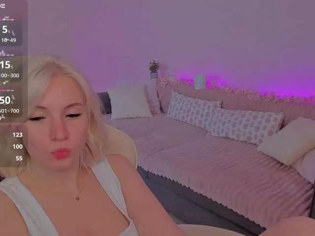 Mira- from BongaCams is Freechat