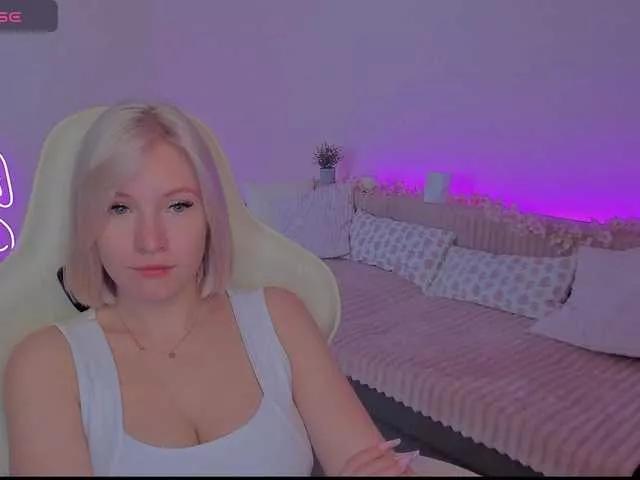 Discover our girls online shows and discover the company of countless livestreamers, with stunning shapes, sex toys and more.