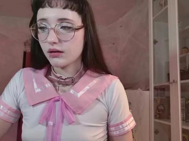 Discover our girls online shows and discover the company of countless livestreamers, with stunning shapes, sex toys and more.