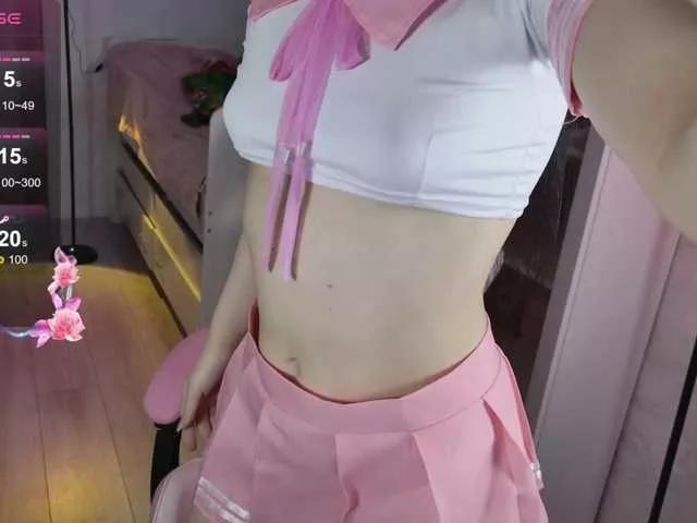 Discover our girls online shows and discover the company of countless livestreamers, with stunning shapes, sex toys and more.