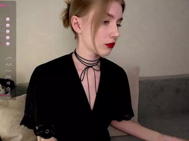 Discover our girls online shows and discover the company of countless livestreamers, with stunning shapes, sex toys and more.
