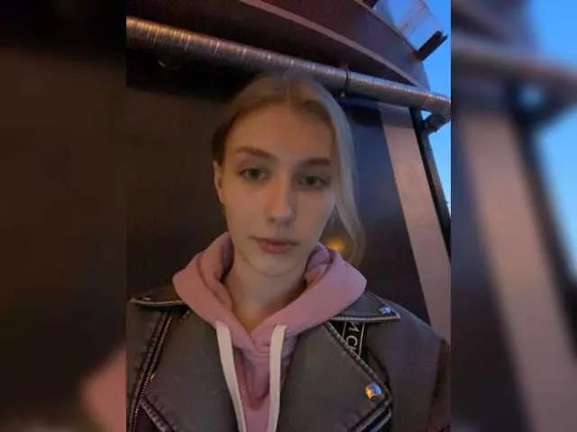 Miss-Lolli from BongaCams