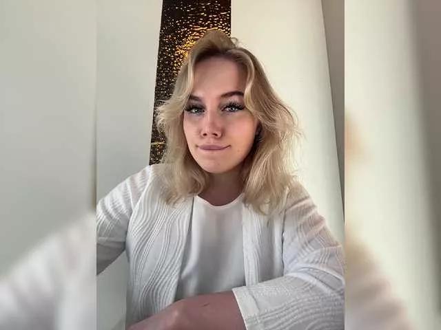 Discover our girls online shows and discover the company of countless livestreamers, with stunning shapes, sex toys and more.