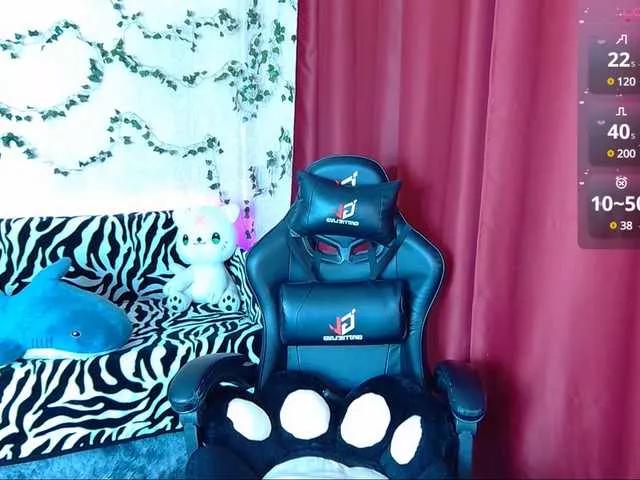 Discover our girls online shows and discover the company of countless livestreamers, with stunning shapes, sex toys and more.