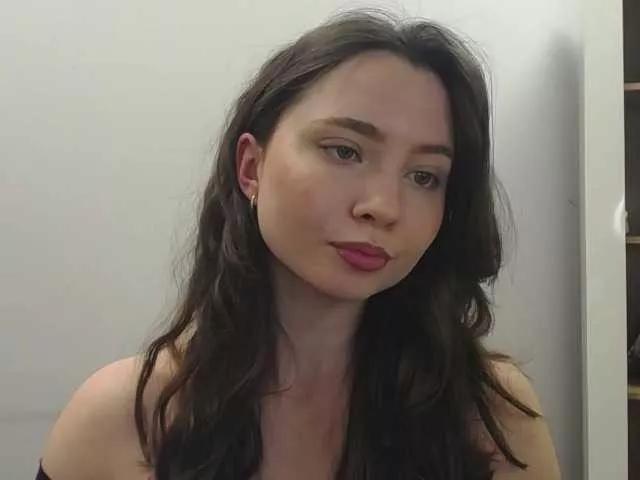 Discover our girls online shows and discover the company of countless livestreamers, with stunning shapes, sex toys and more.