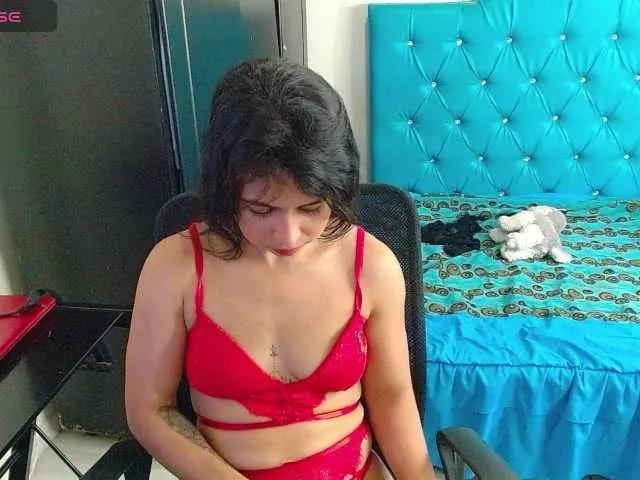 Discover our girls online shows and discover the company of countless livestreamers, with stunning shapes, sex toys and more.