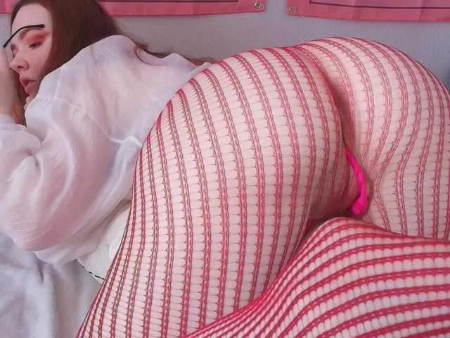 Discover our girls online shows and discover the company of countless livestreamers, with stunning shapes, sex toys and more.