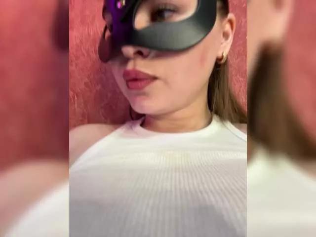Discover our girls online shows and discover the company of countless livestreamers, with stunning shapes, sex toys and more.