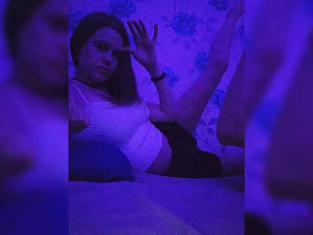 Discover our girls online shows and discover the company of countless livestreamers, with stunning shapes, sex toys and more.