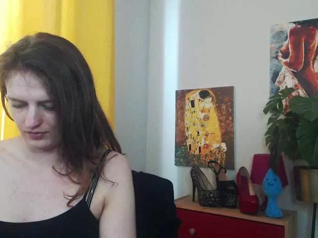 Discover our girls online shows and discover the company of countless livestreamers, with stunning shapes, sex toys and more.