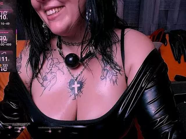 Discover our girls online shows and discover the company of countless livestreamers, with stunning shapes, sex toys and more.