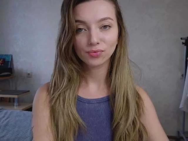 Discover our girls online shows and discover the company of countless livestreamers, with stunning shapes, sex toys and more.