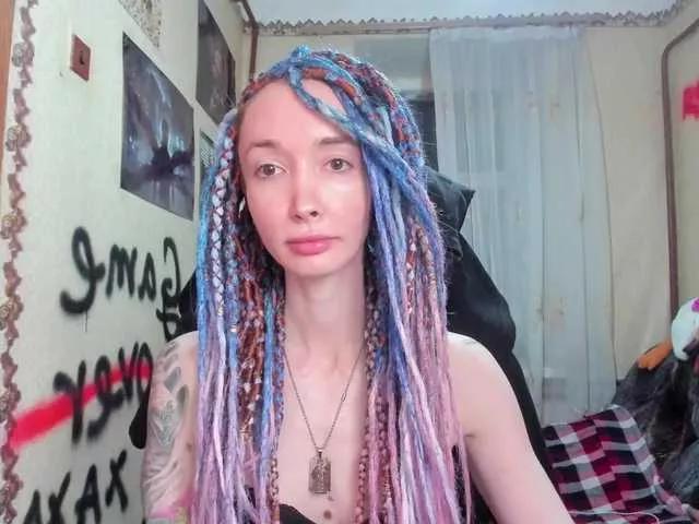 Discover our girls online shows and discover the company of countless livestreamers, with stunning shapes, sex toys and more.